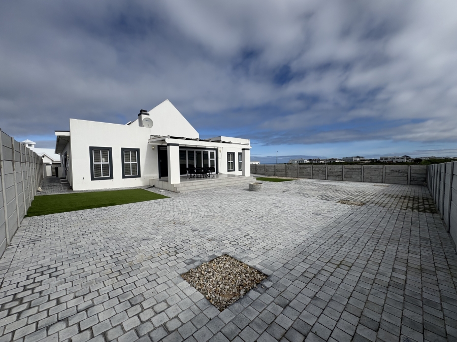 To Let 4 Bedroom Property for Rent in Yzerfontein Western Cape